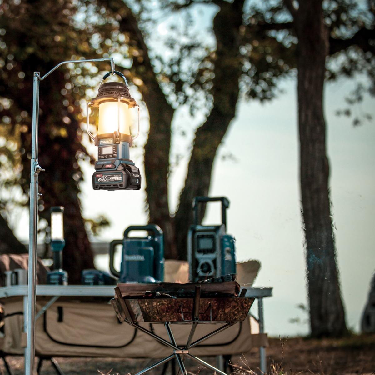 Makita MR009GZ 40V XGT Cordless Radio with Lantern Body Only