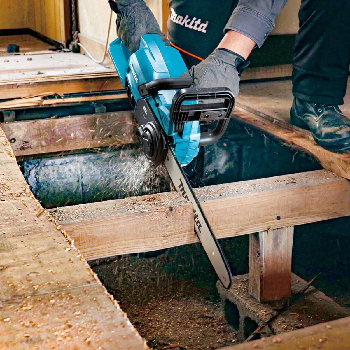 Makita DUC307ZX2 18V LXT Brushless Chainsaw With 1 x 6.0Ah Battery & Charger