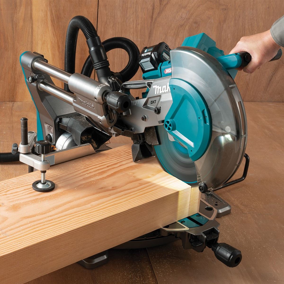 Makita LS004GD201 40V Max XGT Brushless 260mm Slide Compound Mitre Saw With 2 x 2.5Ah Batteries & Charger