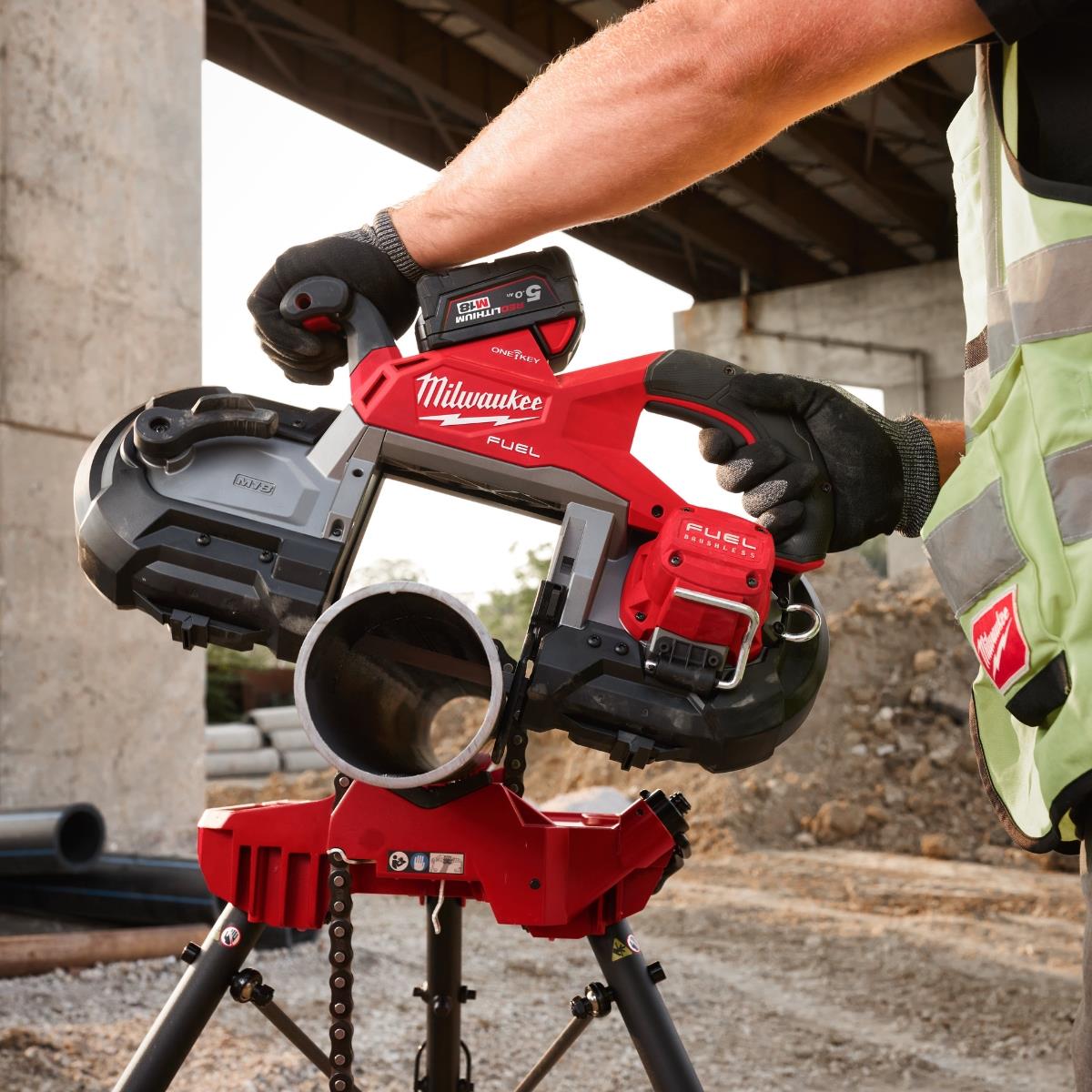 Milwaukee M18FBS127DO-0C M18 18V Brushless Dual-Trigger Deep Cut Band Saw With 1 x 5.5Ah Battery Charger & Case