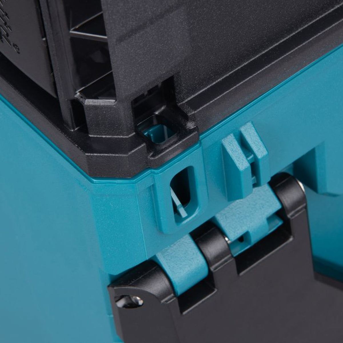 Makita BCC01 40V XGT Battery Charging Makpac Case With 4 x Batteries
