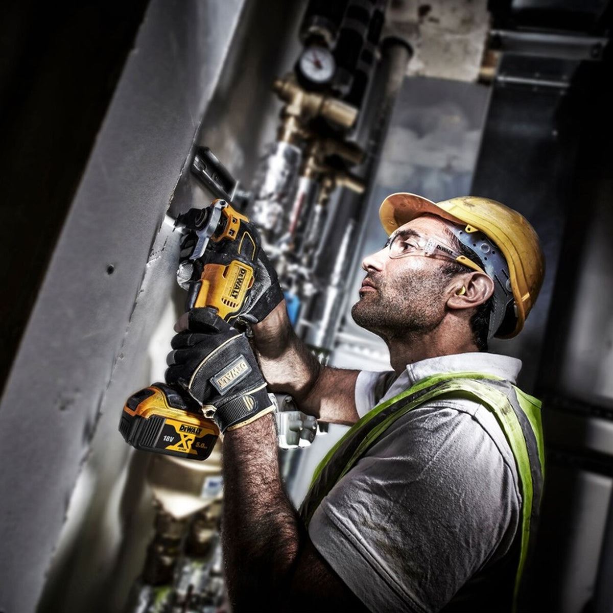 DeWalt DCS356P2-GB 18V XR Brushless Oscillating Multi-Tool with 2 x 5.0Ah Battery Charger & Case