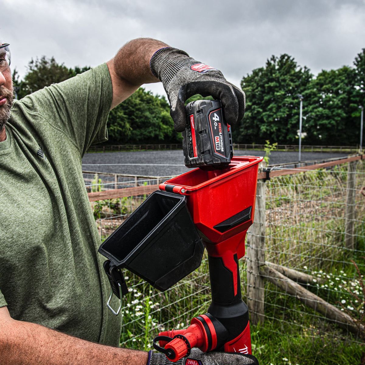 Milwaukee M18BLSWP-0 18V Hydropass Brushless Stick Water Pump with 1 x 5.0Ah Battery & Charger