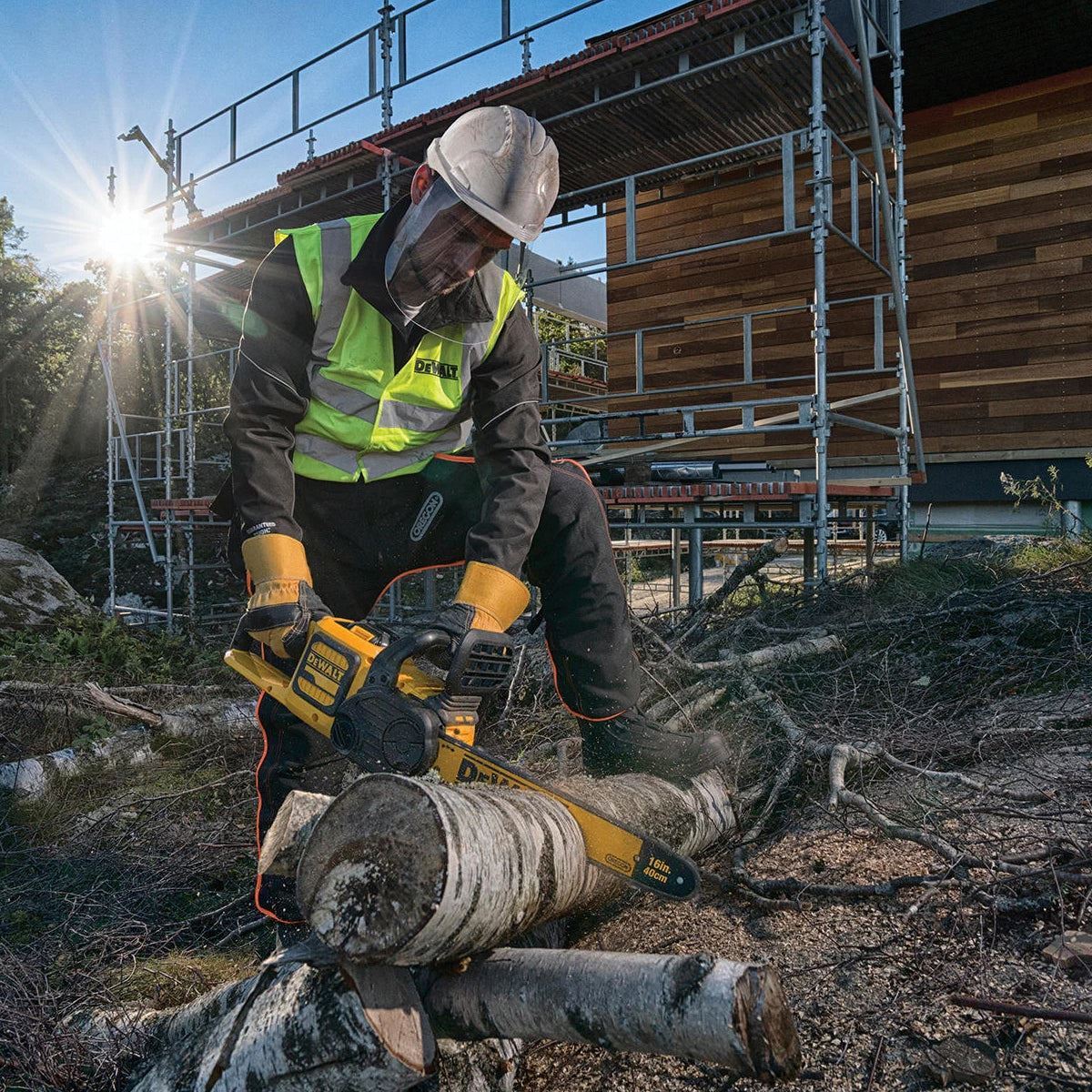 DeWalt DCM575X1 54V Flexvolt Brushless High-Power Cordless Chainsaw with 1 x 9.0/3.0Ah Battery & Charger