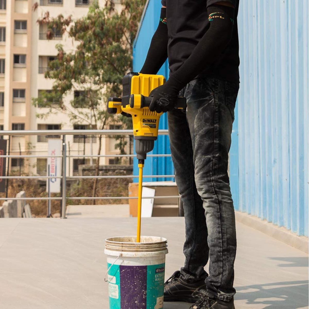 Dewalt DCD240X2 54V Flexvolt Brushless Paddle Mixer with 2 x 9.0Ah Batteries Charger & Heavy-Duty Kit Bag