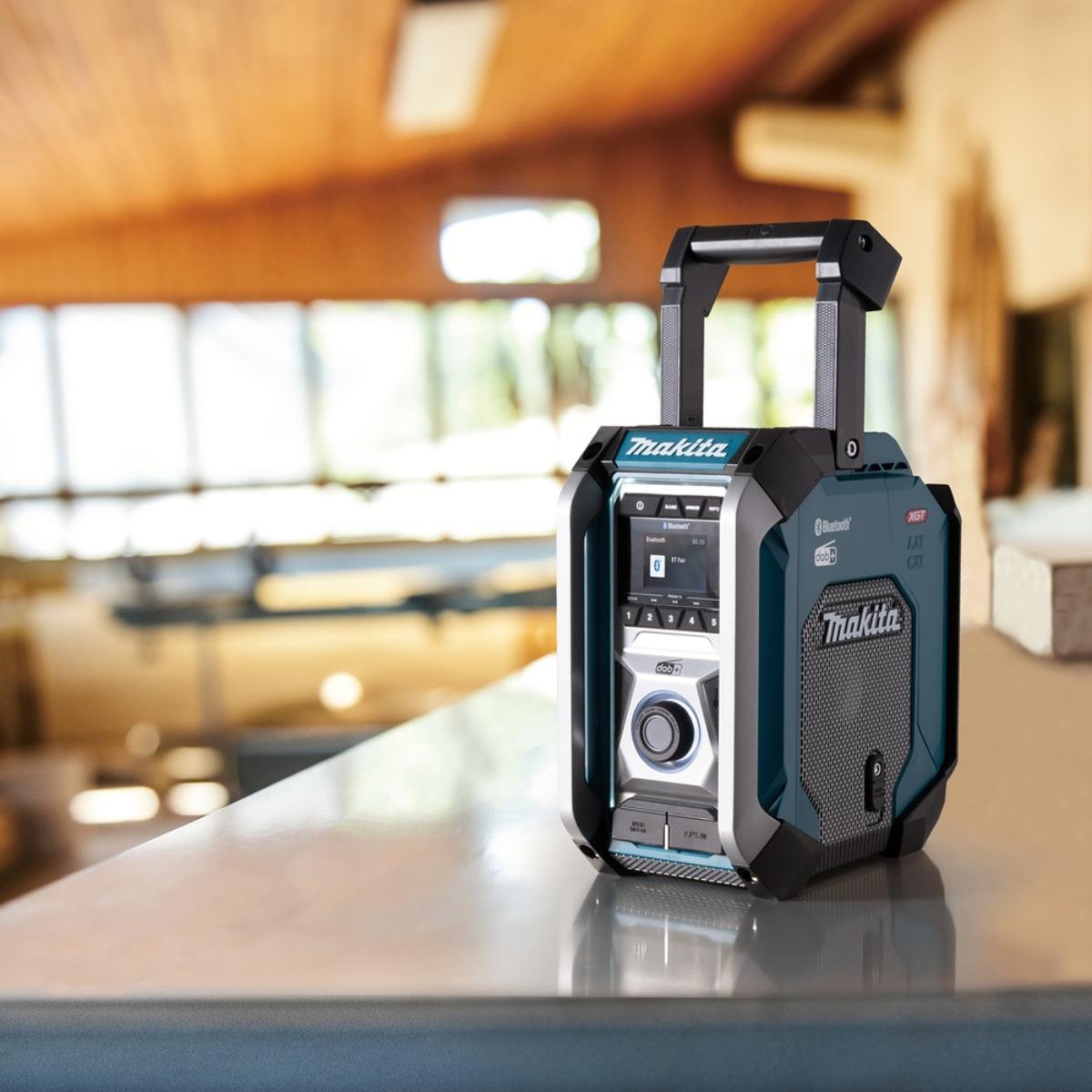 Makita MR007GZ 40V XGT DAB/DAB+ Job Site Radio With Bluetooth With 1 x 4.0Ah Battery & Charger