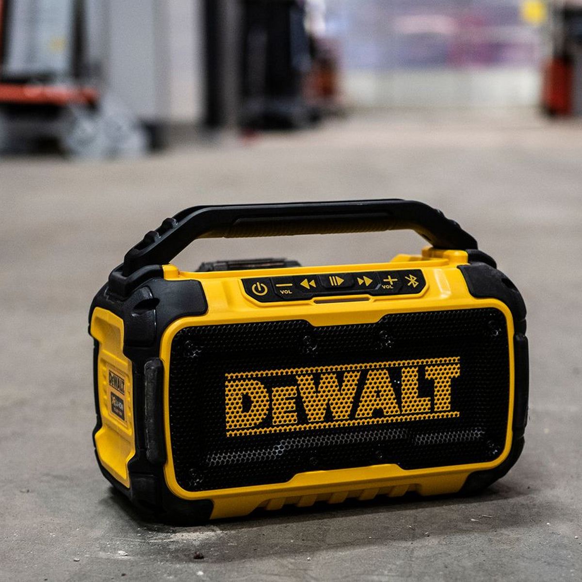 DeWalt DCR011 10.8v/18v/54v Li-ion Bluetooth Speaker with 1 x 5.0Ah Battery & Charger