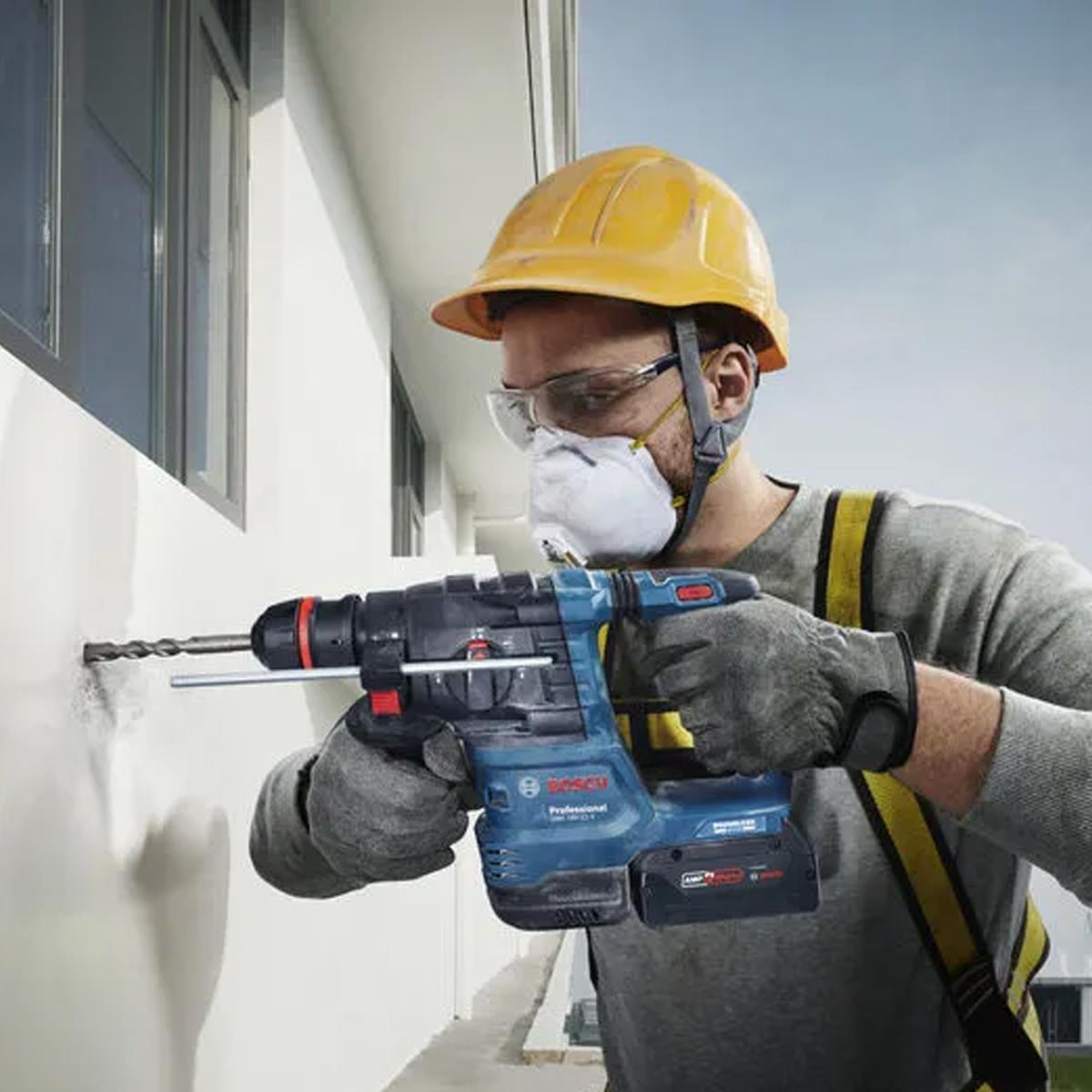 Bosch GBH 18V-22 X 18V Brushless SDS+ Rotary Hammer Drill with 2 x 5.0Ah Battery, Charger & Case 0611924171