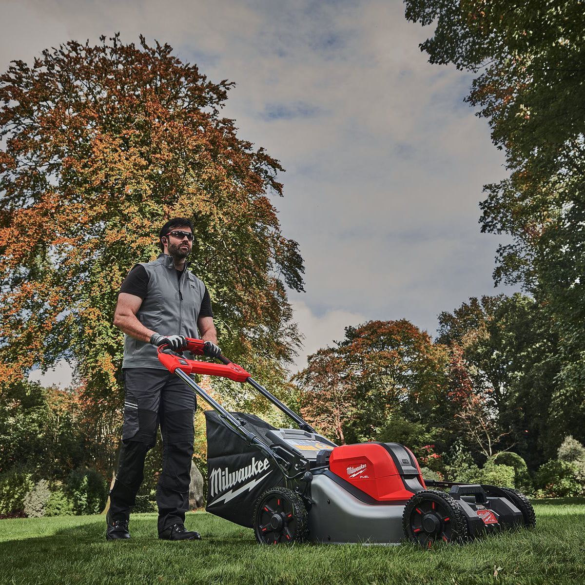 Milwaukee M18F2LM46-802 36V Fuel 46cm Brushless Self Propelled Lawn Mower with 2 x 8.0Ah Battery & Dual Bay Super Charger 4933499216