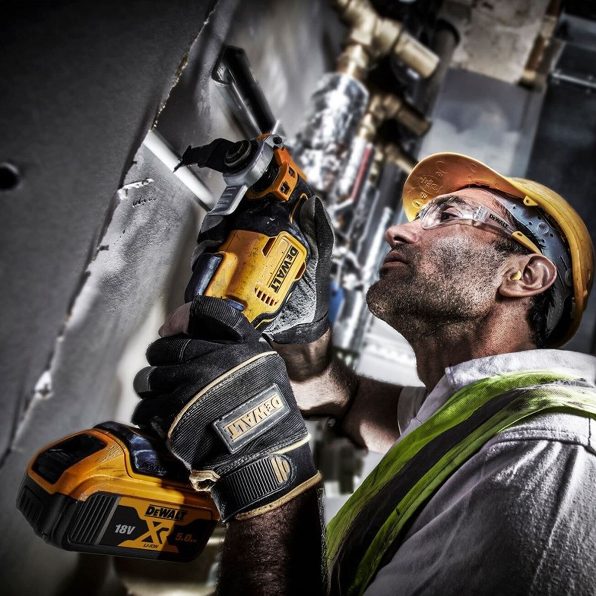 DeWalt DCS356P2-GB 18V XR Brushless Oscillating Multi-Tool with 2 x 5.0Ah Battery Charger & Case