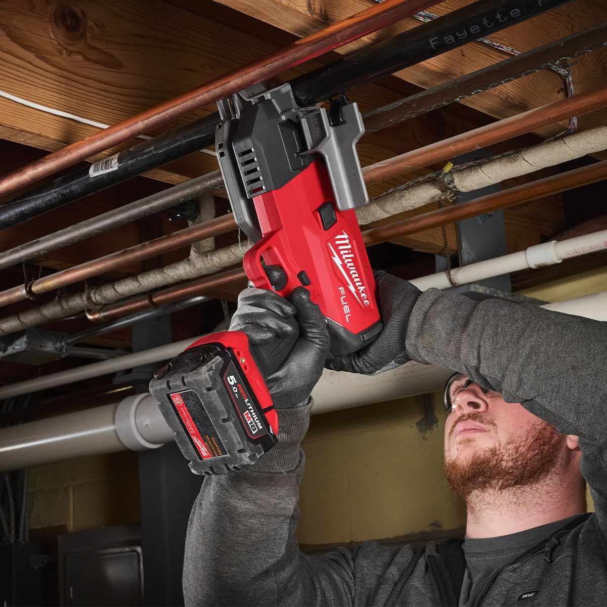 Milwaukee M18FPCS-0 18V M18 FUEL Brushless Steel Pipe Cutter with 1 x 5.5Ah Battery & Charger