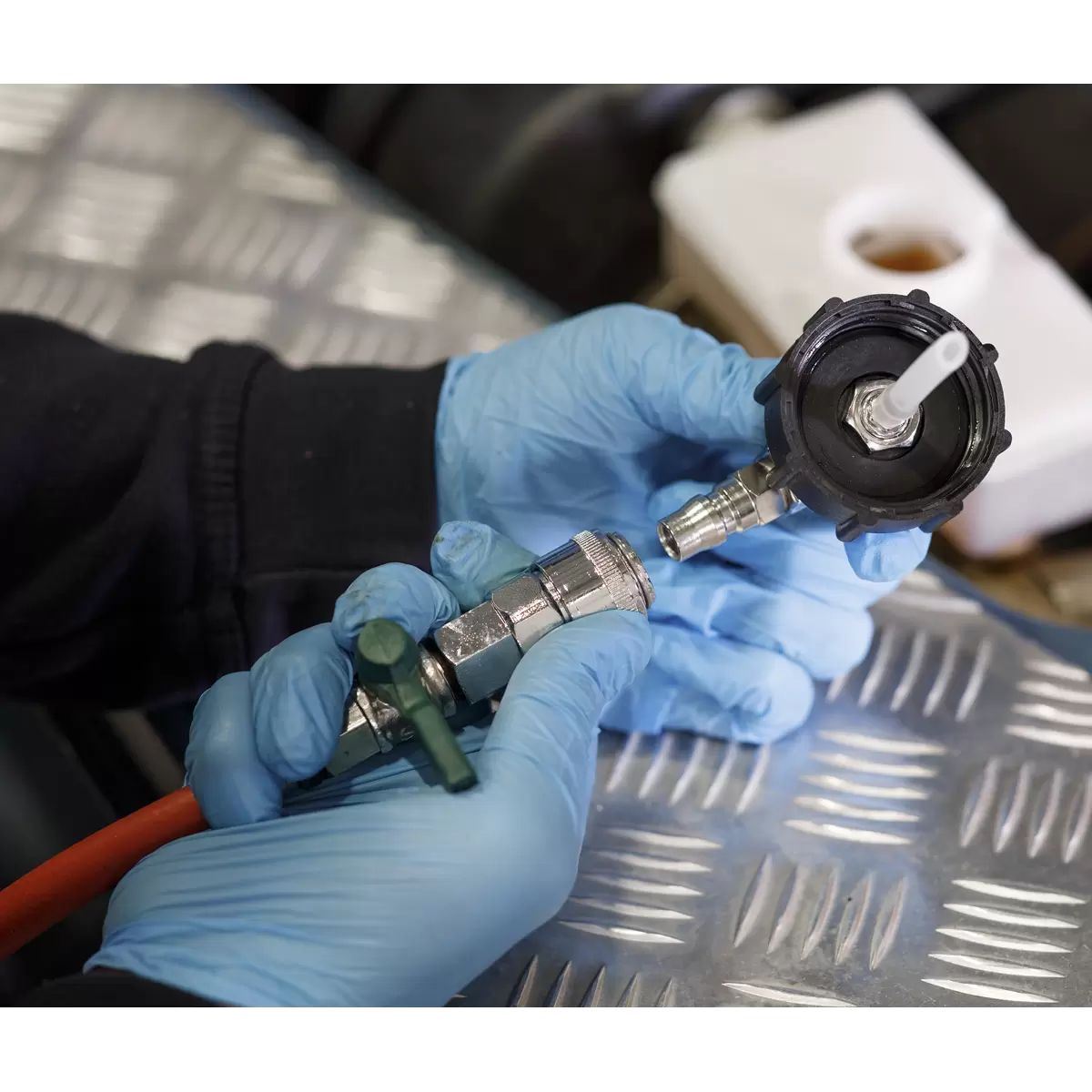 Sealey VS0204A Pneumatic Brake and Clutch Pressure Bleeder Kit