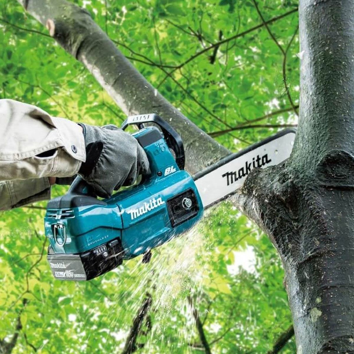 Makita DUC254RT 18V LXT Brushless 25cm Chainsaw With 1 x 5.0Ah Battery & Charger