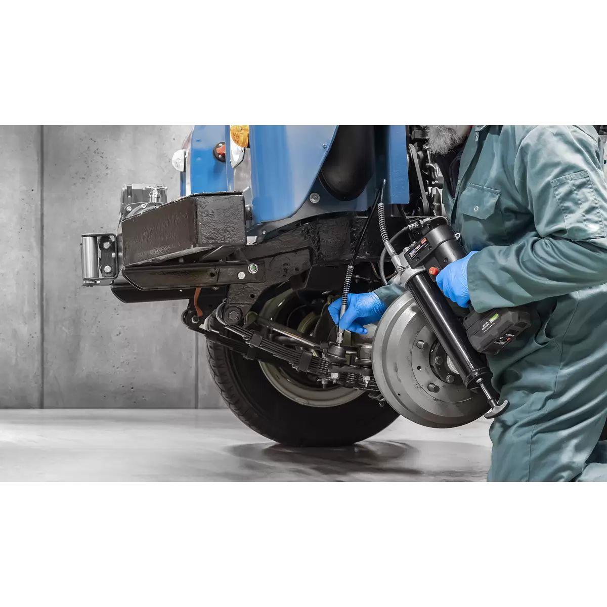 Sealey CPG18V 18V Cordless Grease Gun With 1 x 2Ah Battery, Charger & Storage Case