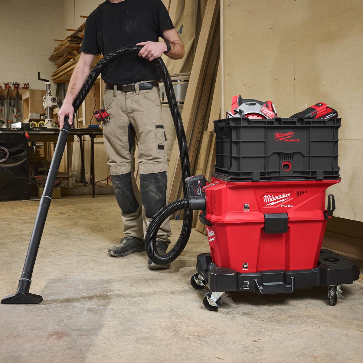 Milwaukee M18FVC23L-0 18V Brushless Wet & Dry Vacuum Cleaner with 1 x 12.0Ah Battery & Charger