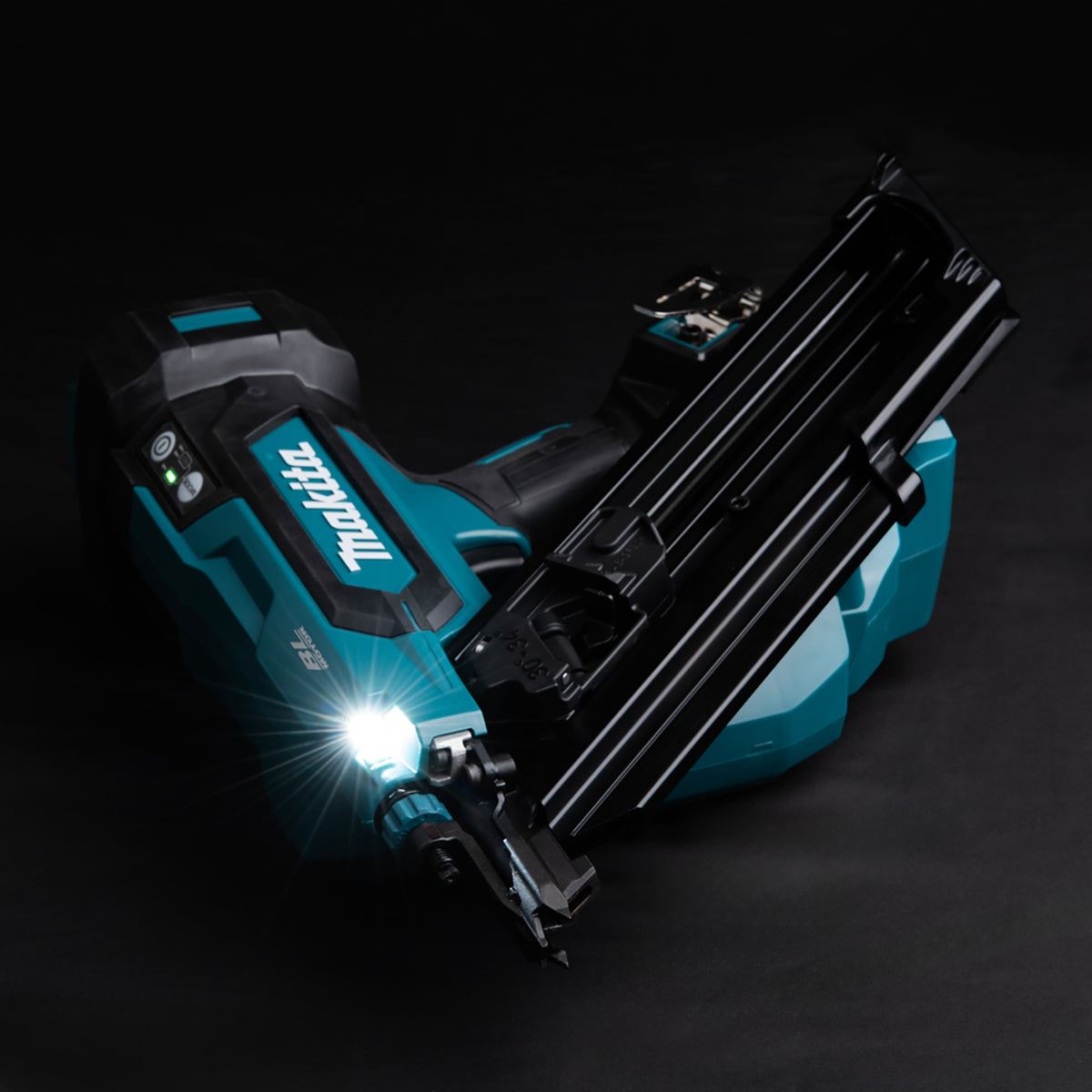 Makita DBN900ZK 18V Brushless Framing Nailer Saw with 1 x 6.0Ah Battery Charger & Case