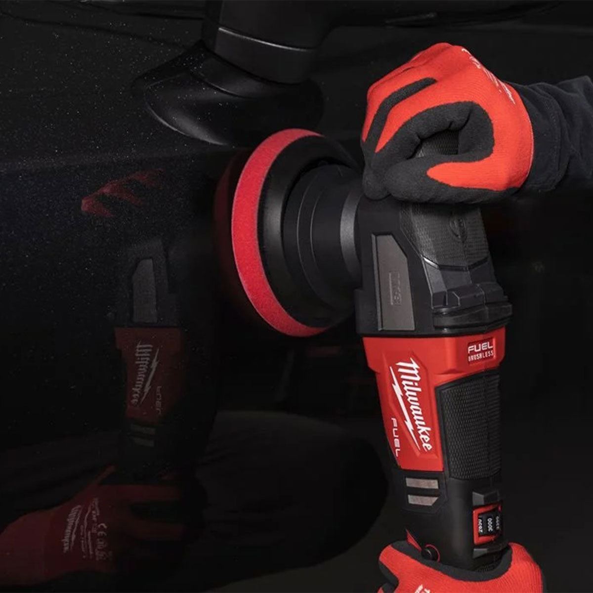Milwaukee M18FROP15-0 18V Brushless 125mm Random Orbital Polisher with 2 x 5.5Ah Battery Charger & Bag