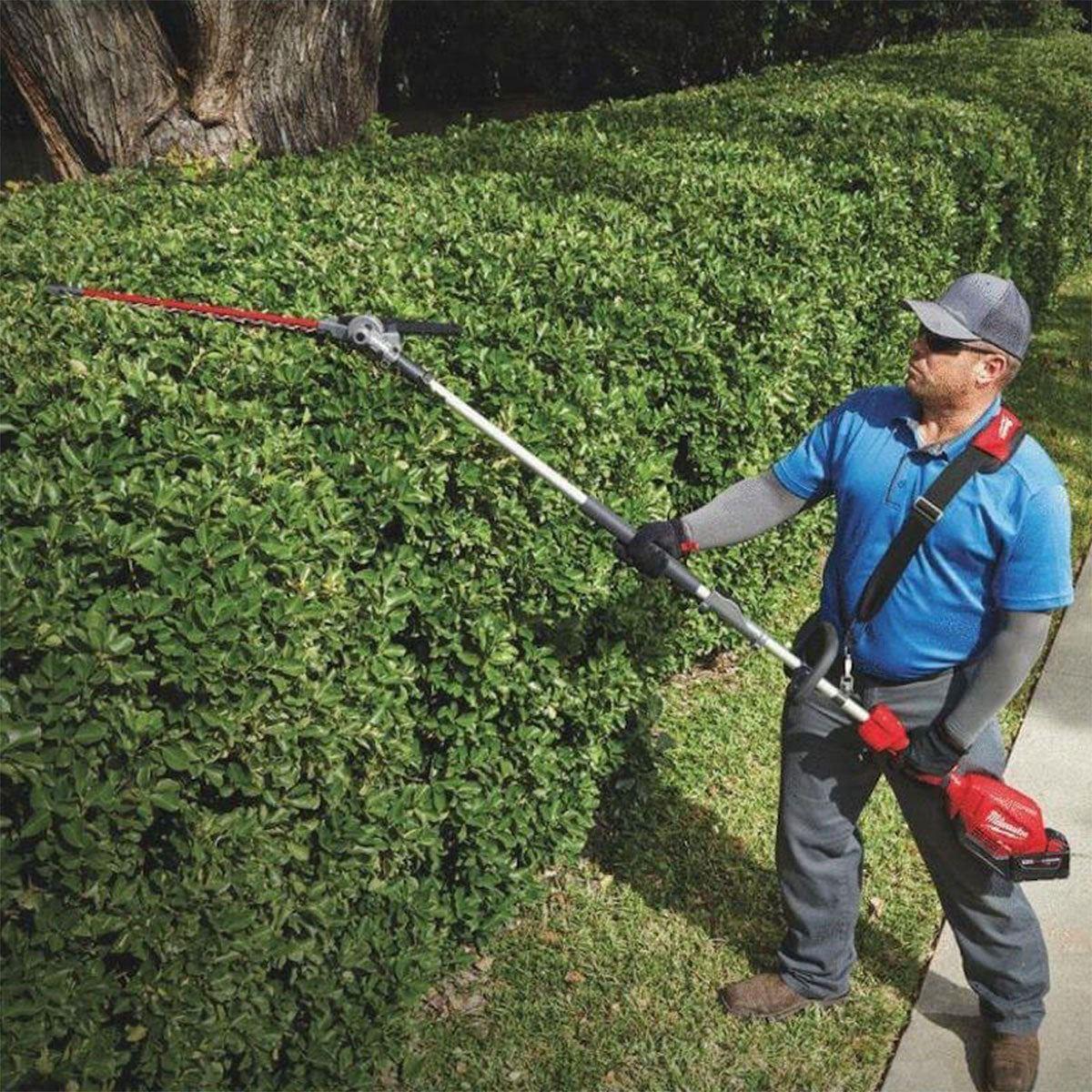 Milwaukee M18FOPH2-802 Fuel 18V Brushless Outdoor Power Head Quik-Lok with 2 x 8.0Ah Battery Charger & 6 Piece Attachment