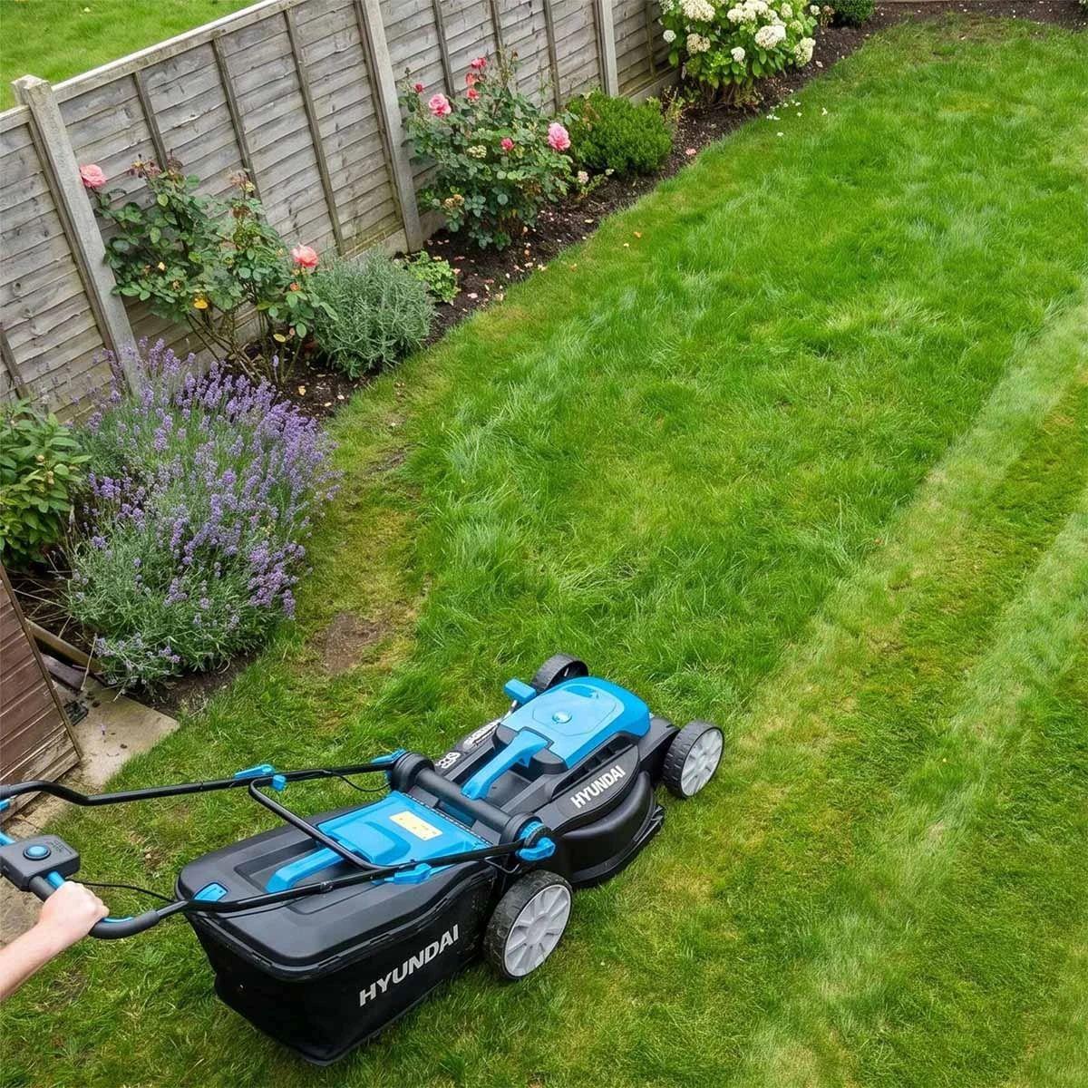 Hyundai HY40CLM38 2 x 20V Brushless Cordless Lawnmower 38cm with 2 x 4.0Ah Batteries and Charger