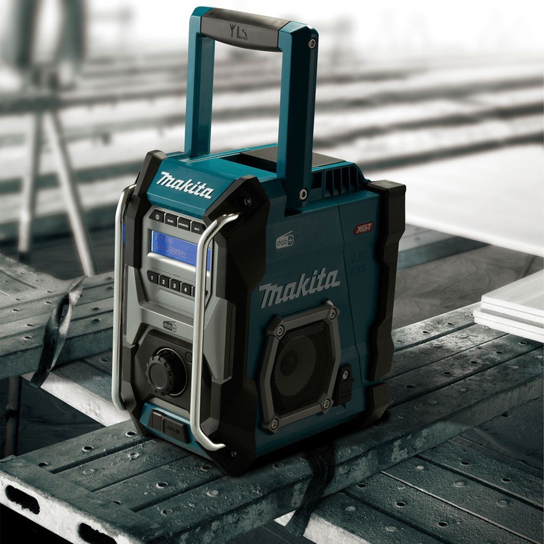 Makita MR003GZ 40V XGT FM/DAB/DAB+ Jobsite Radio Blue with 1 x 2.5Ah Battery & Charger