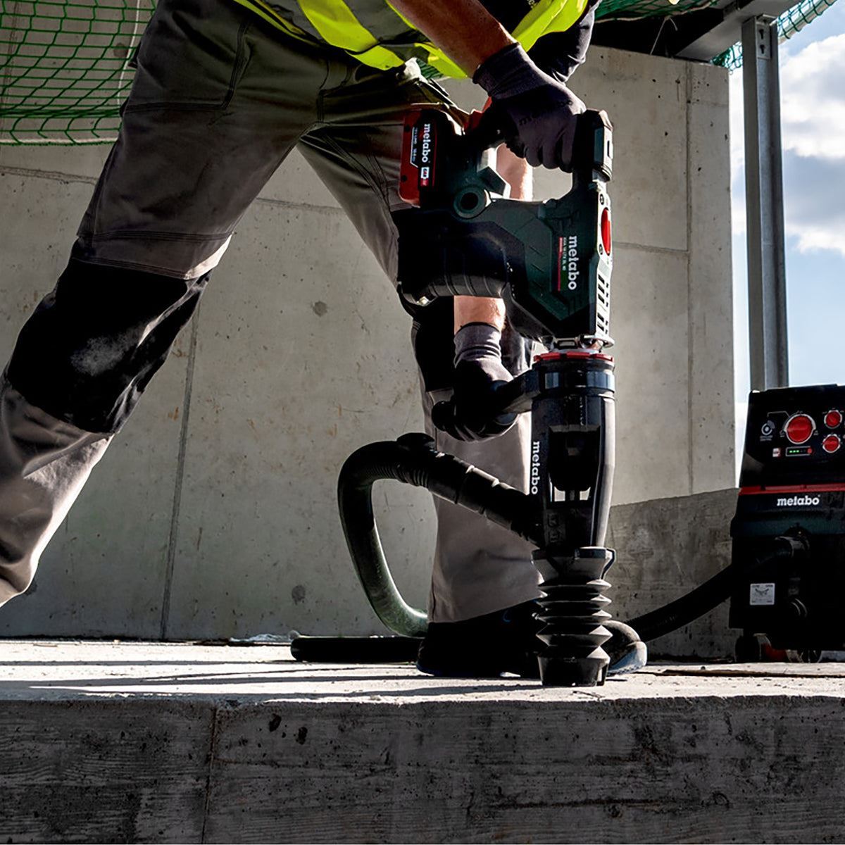 Metabo KHA 18 LTX BL 40 18V Brushless SDS-Max Combination Hammer Drill with 1 x 2.0Ah Battery Charger & Case