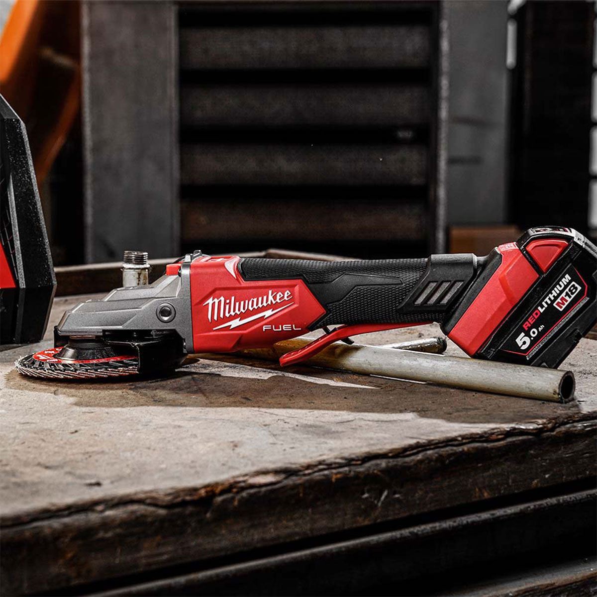Milwaukee M18FSAGF125XPDB-0X 18V FUEL Brushless 125mm Angle Grinder with 1 x 5.5Ah Battery Charger & Case