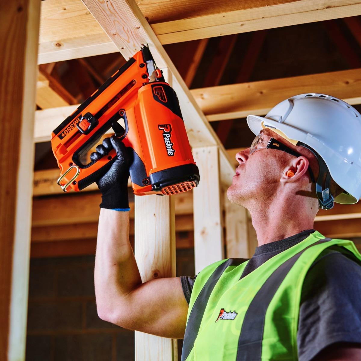 Paslode IM350+ 7.2V First Fix Gas Framing Angled Nail Gun with 1 x 2.1Ah Battery, Charger & Case 906500
