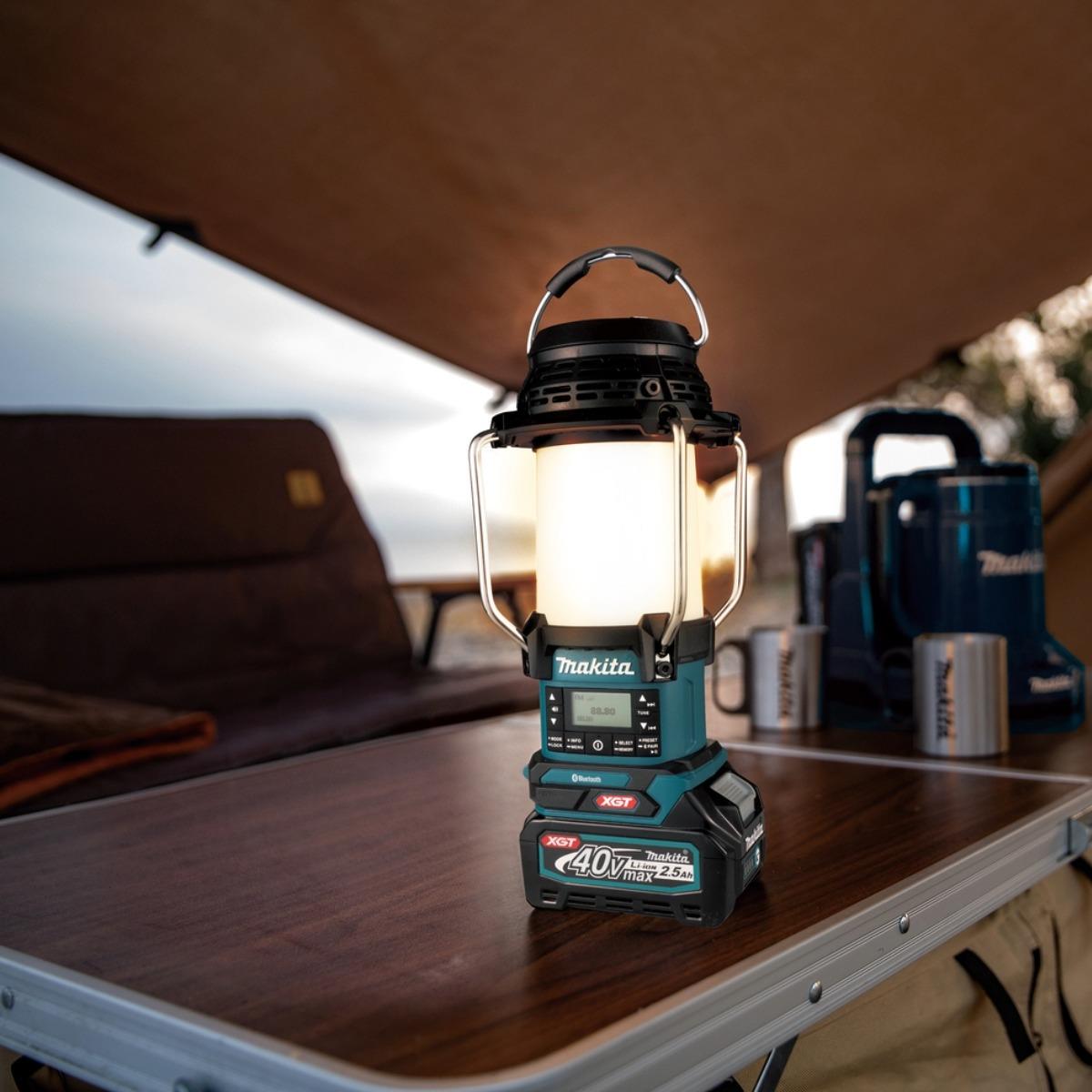 Makita MR009GZ 40V XGT Cordless Radio with Lantern Body Only