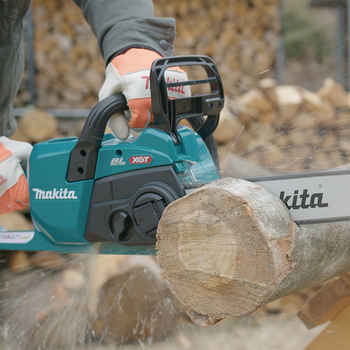 Makita UC022GZ 40V Max XGT Brushless 35cm Chainsaw with 1 x 4.0Ah Battery & Charger