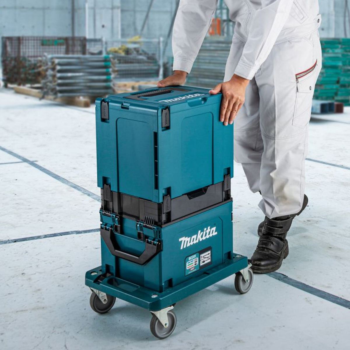 Makita BCC01 40V XGT Battery Charging Makpac Case With 4 x Batteries
