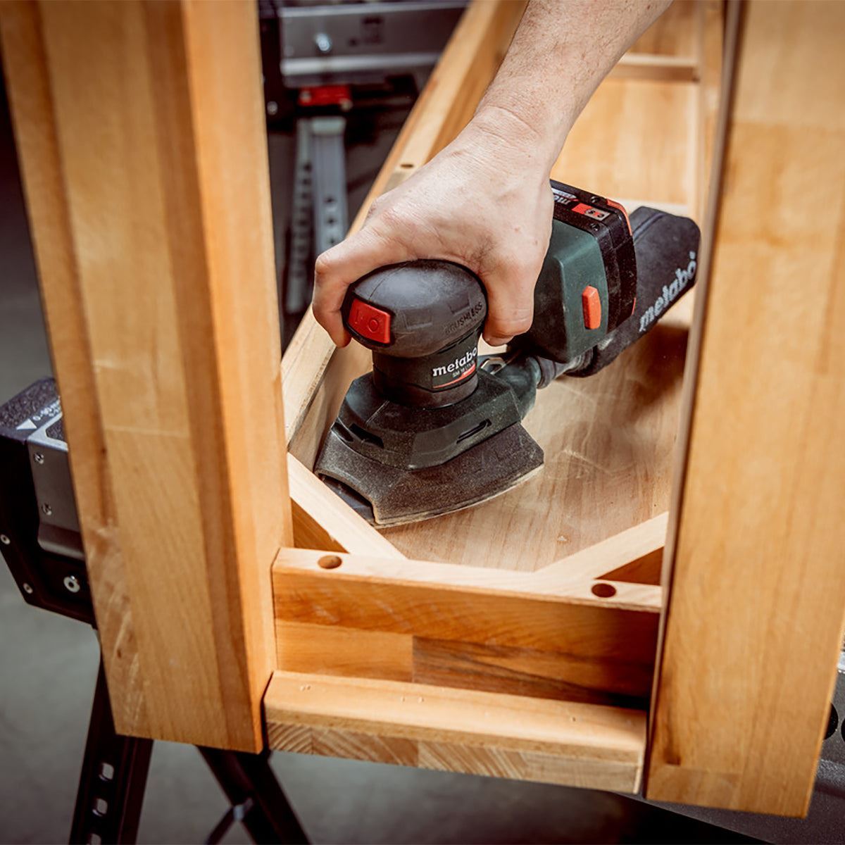 Metabo SM 18 LTX BL 18V Brushless Multi Sander with 1 x 2.0Ah Battery Charger & Metabox