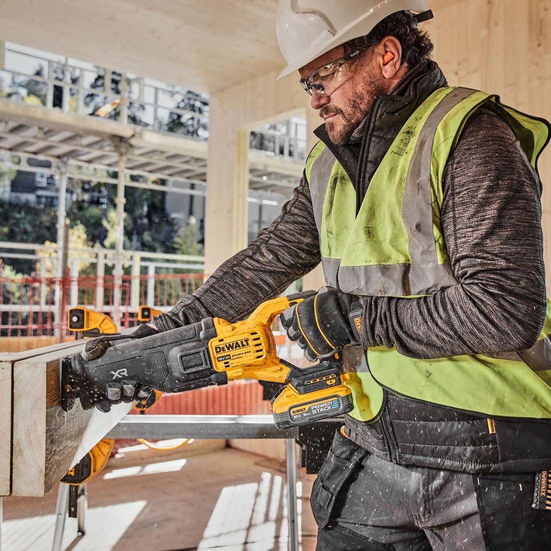 DeWalt DCS386H2T 18V XR Brushless Reciprocating Saw with 2 x 5.0Ah Battery Charger & Case