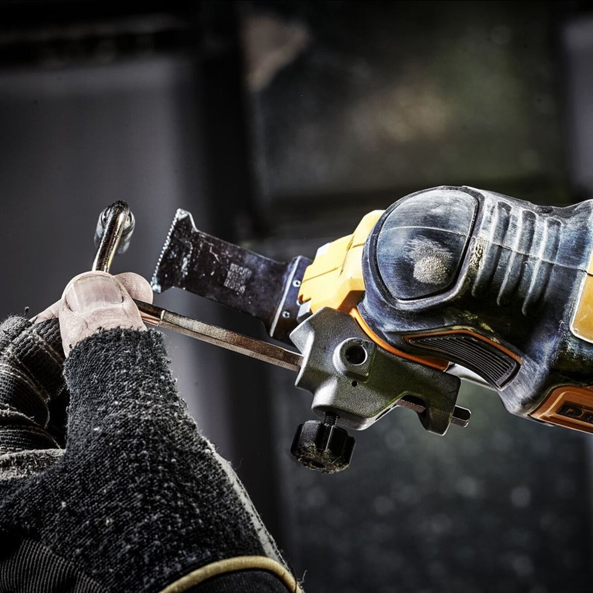 DeWalt DCS356P2-GB 18V XR Brushless Oscillating Multi-Tool with 2 x 5.0Ah Battery Charger & Case