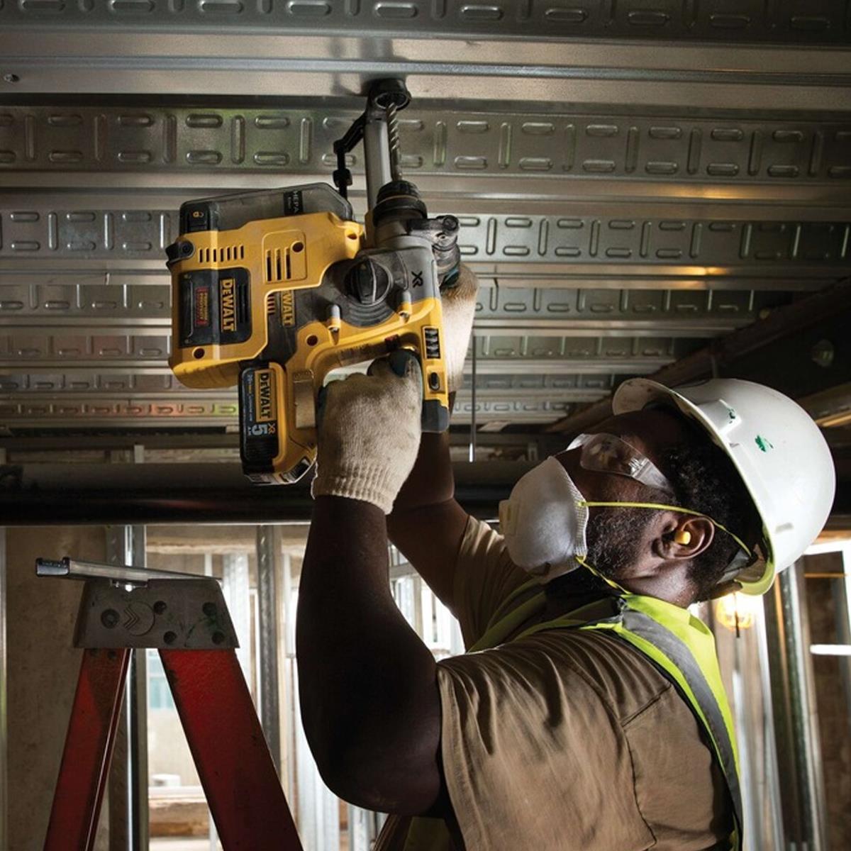 Dewalt DCH273N 18V XR SDS+ Rotary Hammer Drill With Dust Extraction System & 1 x 4.0Ah Battery Charger