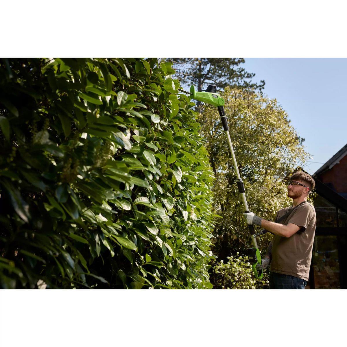 Draper 18DGAC06 18V Cordless Pole Hedge Trimmer Adjustable Telescopic Shaft with 2.0Ah Battery & Charger 31865