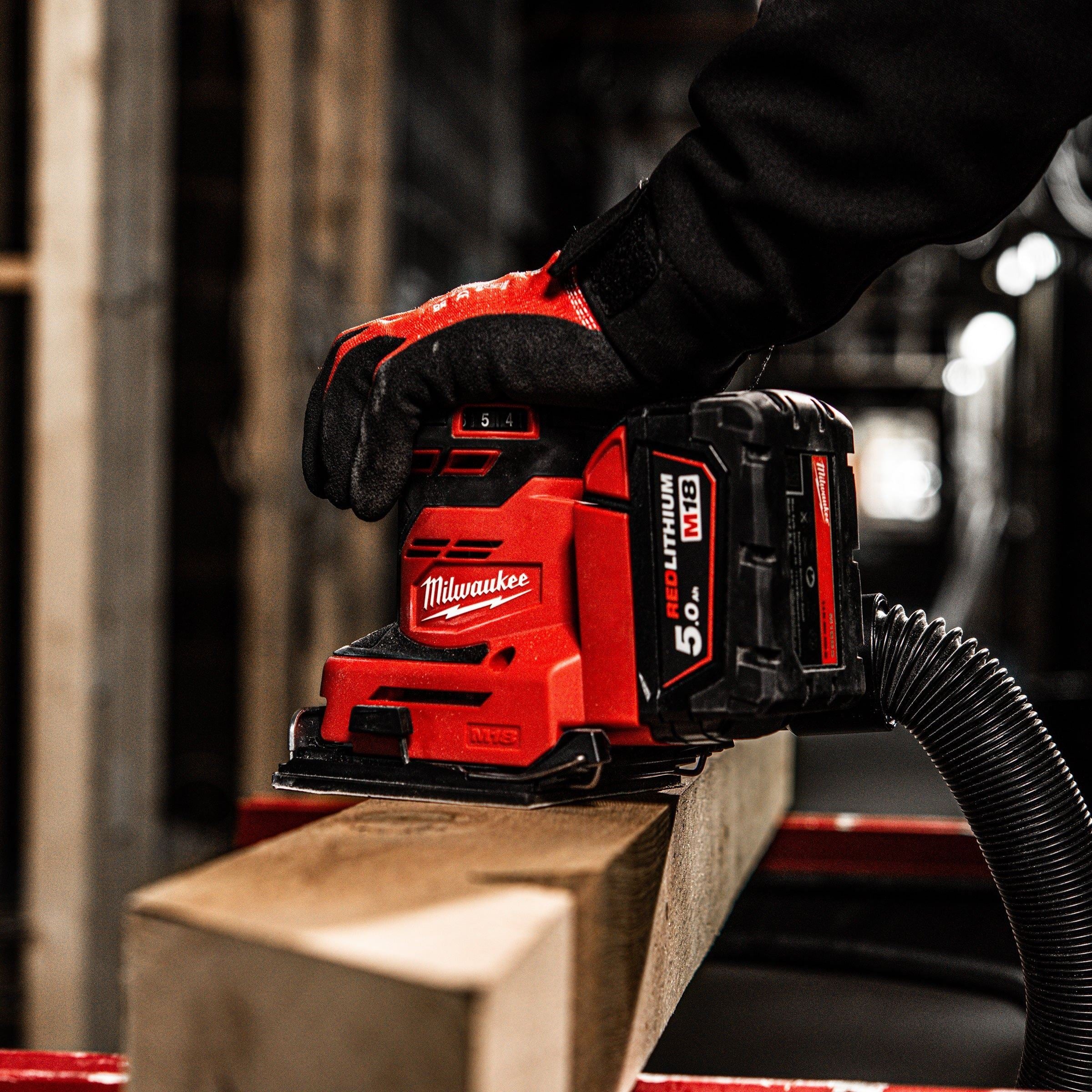 Milwaukee M18BQSS-0 18V Sheet Sander with 1 x 5.5Ah Battery & Charger