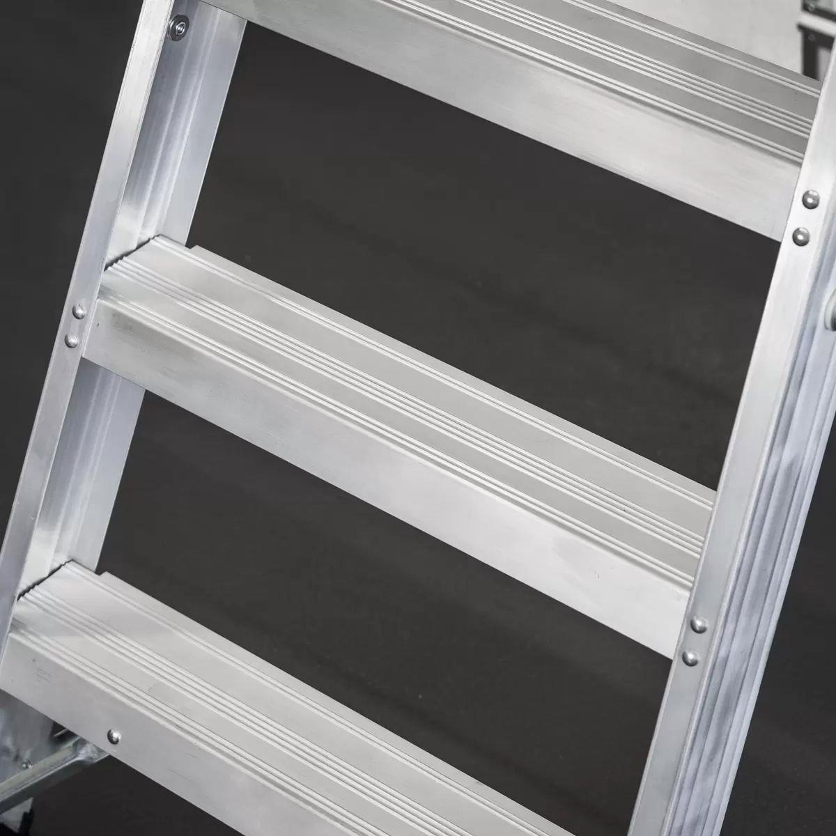Sealey AXL8 8-Tread Industrial Aluminium Step Ladder