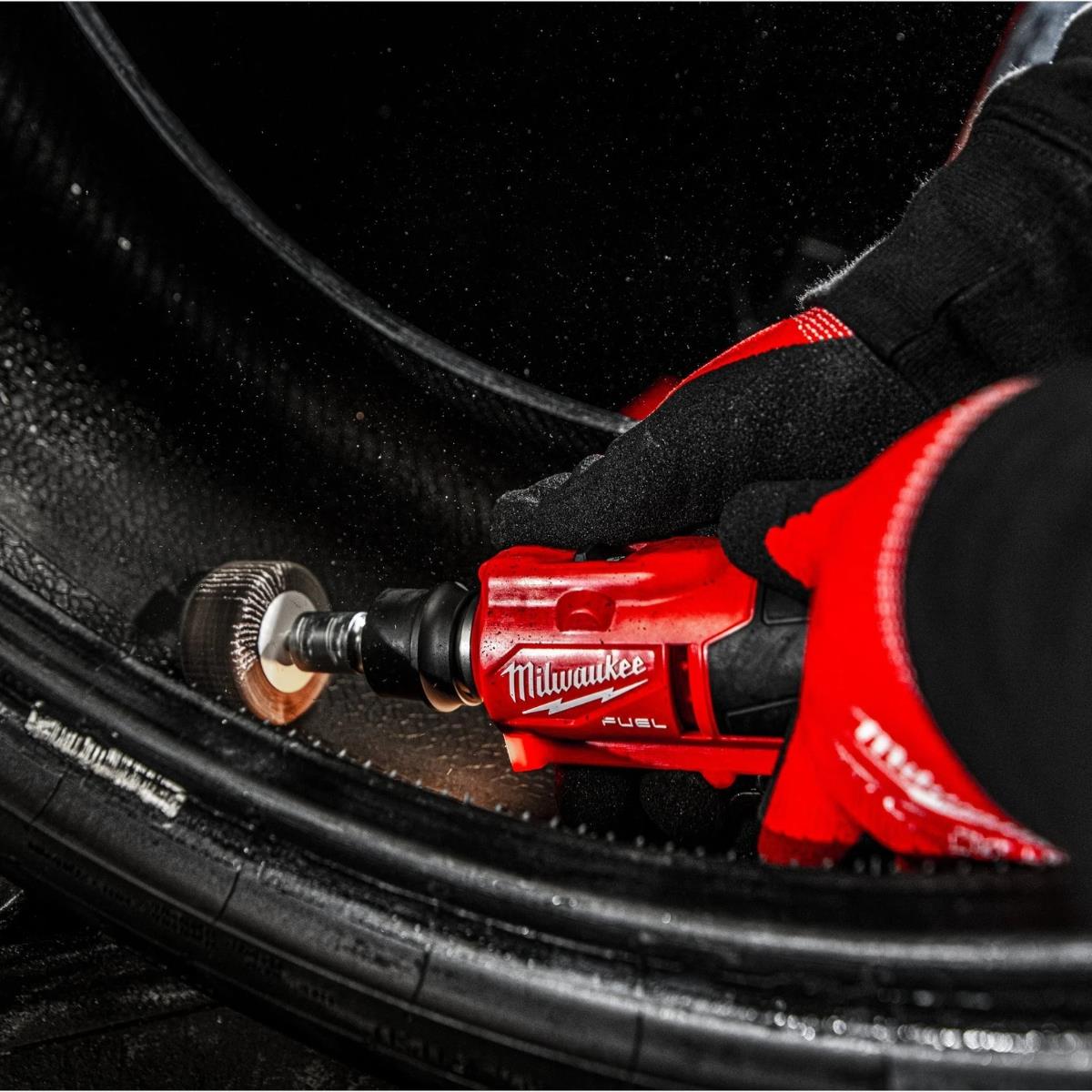 Milwaukee M12FTB-0 12V Brushless Low Speed Tyre Buffer With 1 x 4.0Ah Battery & Charger