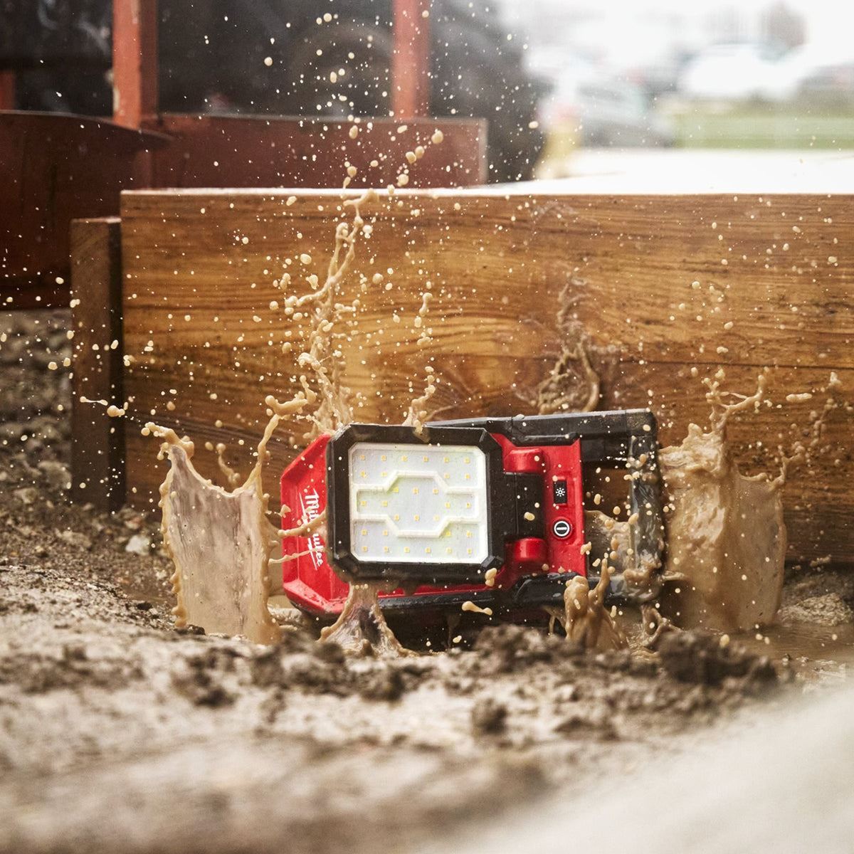 Milwaukee M18PAL2-0 18V Pivoting Area Light with 1 x 6.0Ah Battery & Charger