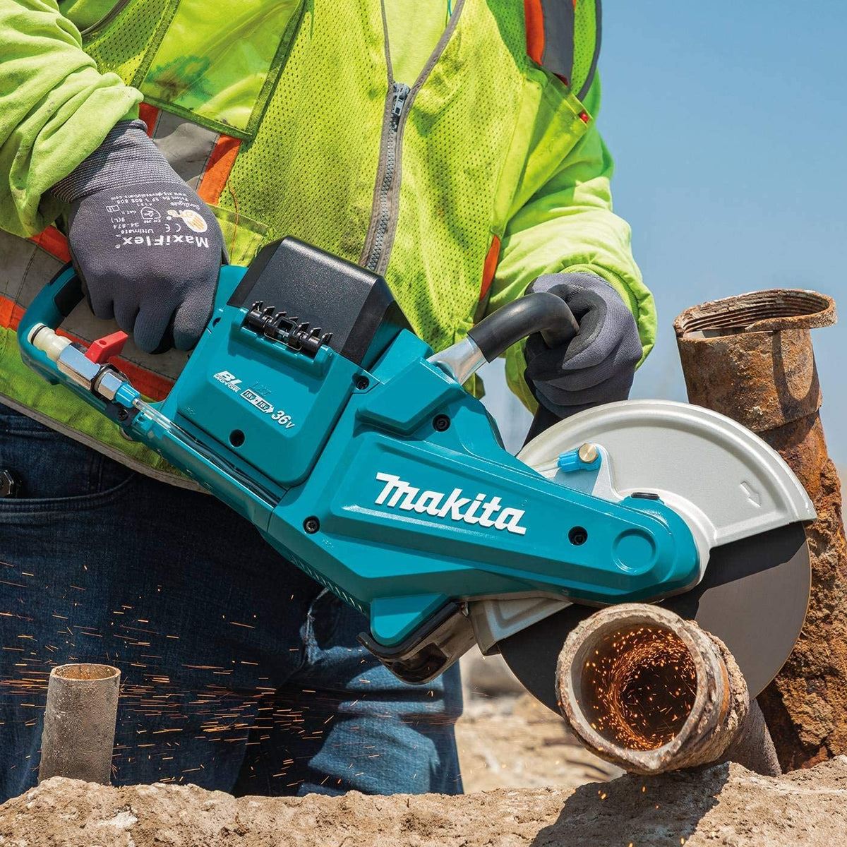 Makita DCE090ZX1 36V LXT 230mm Brushless Disc Cutter with 2 x 9.0Ah Battery & Charger
