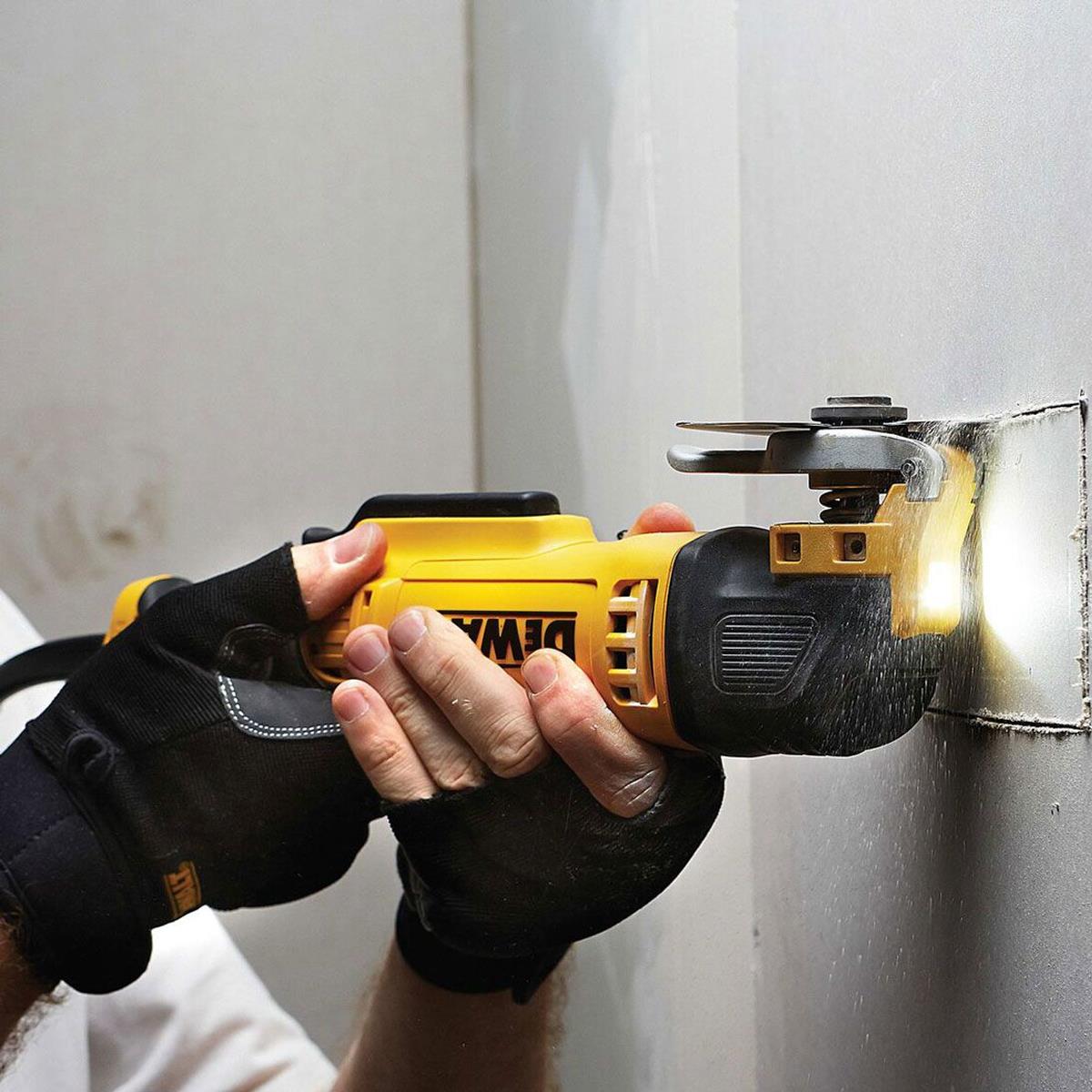 Dewalt DCS355P1 18V XR Brushless Oscillating Multi-Tool with 1 x 5.0Ah Battery, Charger, Accessories Set & Case