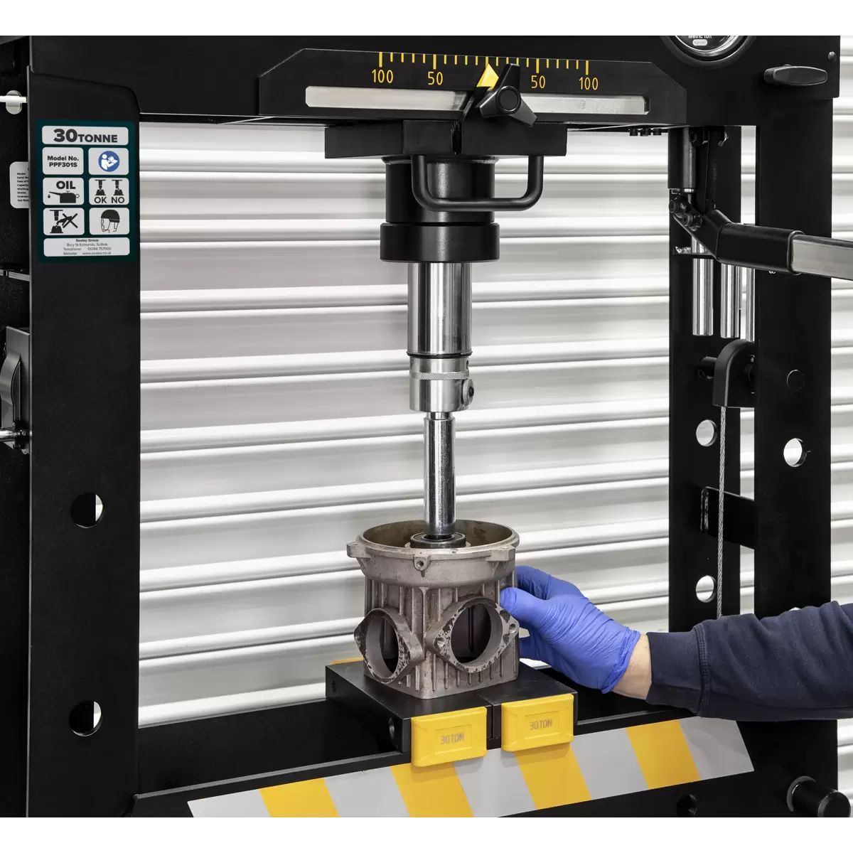 Sealey PPF301S Viking Air/Hydraulic Press 30 Tonne Floor Type with Sliding Ram and Foot Pedal