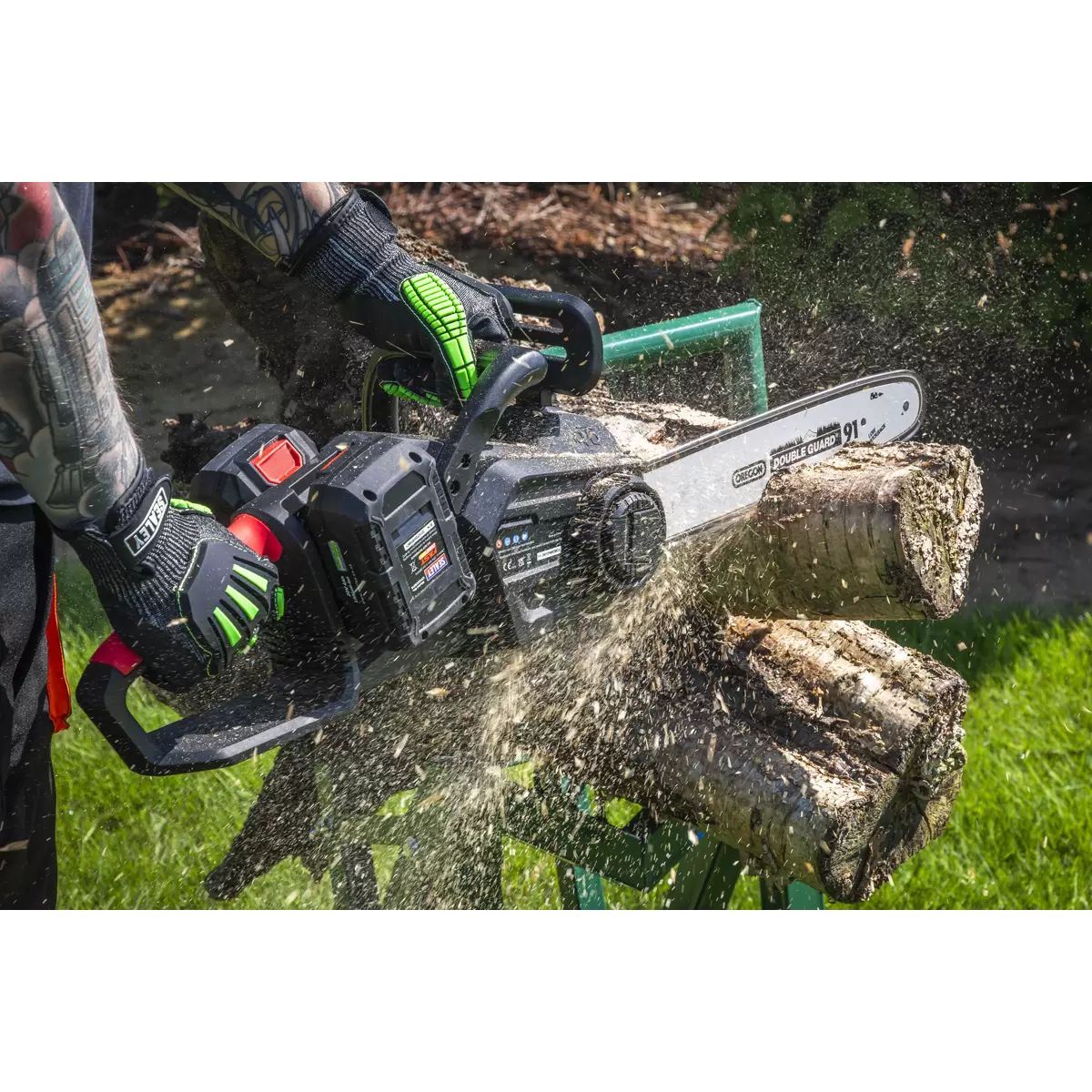 Sealey CP40VCSKIT 40V 35cm Cordless Chainsaw Kit With 2 battries & charger