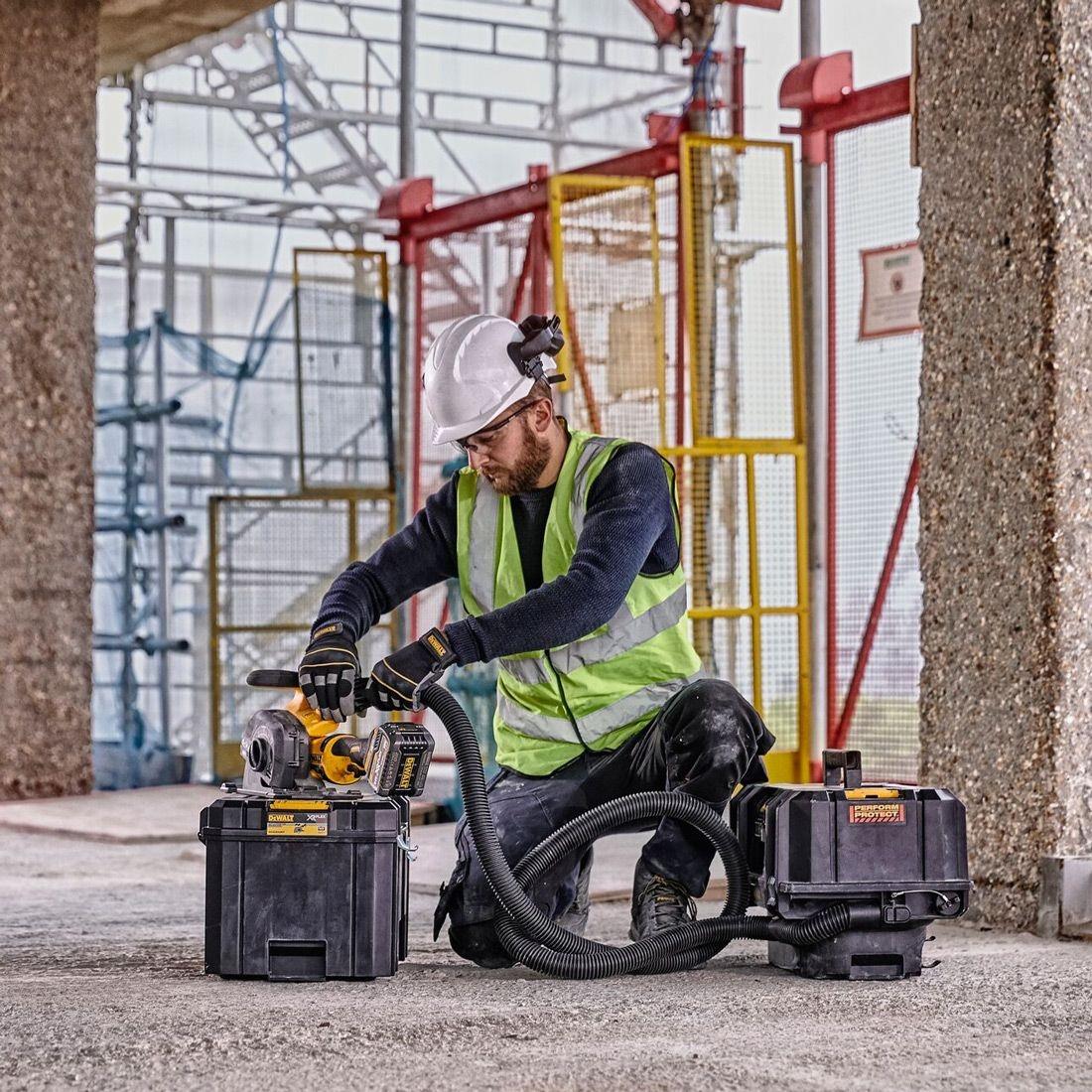 Dewalt DCG200NT-XJ 54V XR Flexvolt Brushless Wall Chaser With 1 x 6.0/2.0Ah Battery Charger & Case