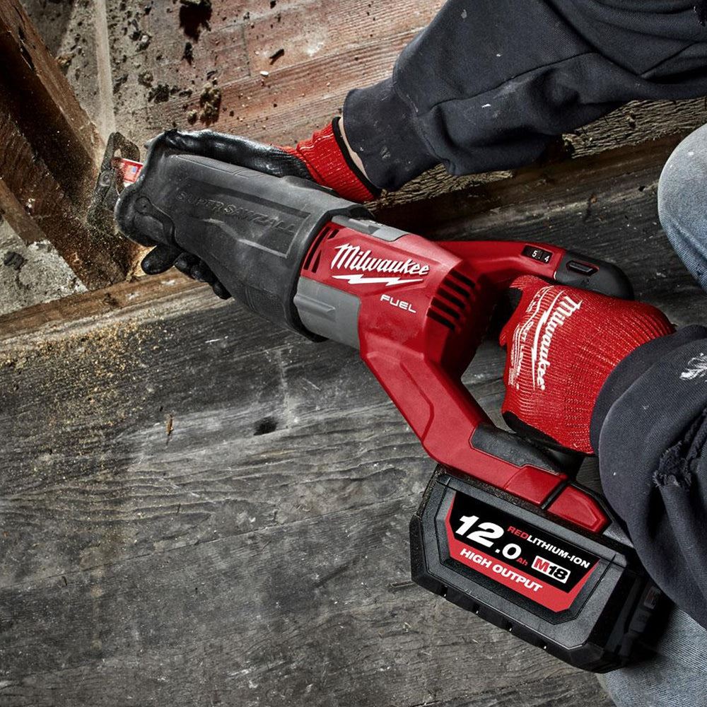 Milwaukee M18FSX-0 18V M18 FUEL Sawzall Reciprocating Saw with 1 x 5.5Ah Battery & Charger
