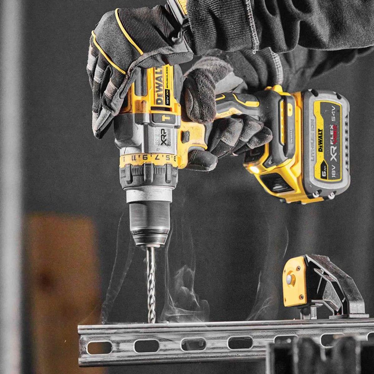 DeWalt DCK2052H1 18V Combi Drill & Impact Driver Twin Kit with 1 x 5.0Ah & 1 x 1.7Ah Batteries Charger in box