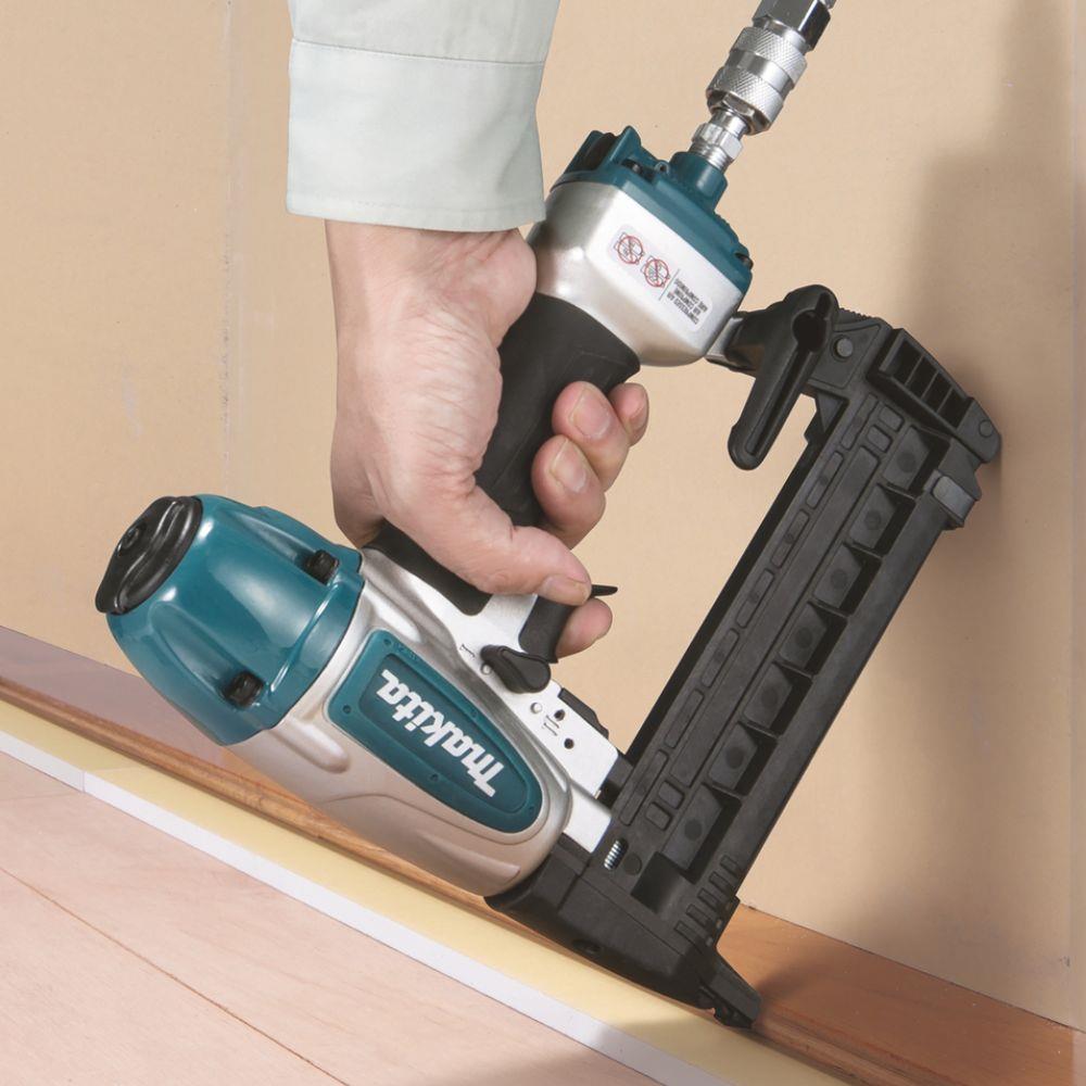 Makita AT638A Narrow Crown Stapler 13-38 mm