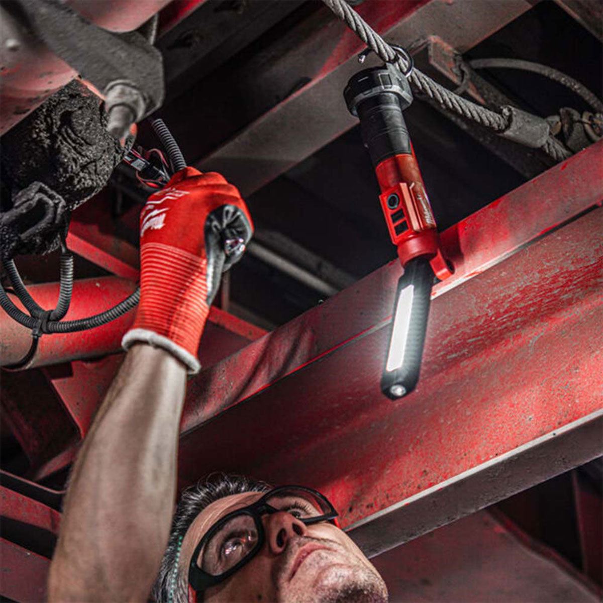 Milwaukee L4SL550-301 USB Rechargeable Stick Light 550 Lumens 4933478869