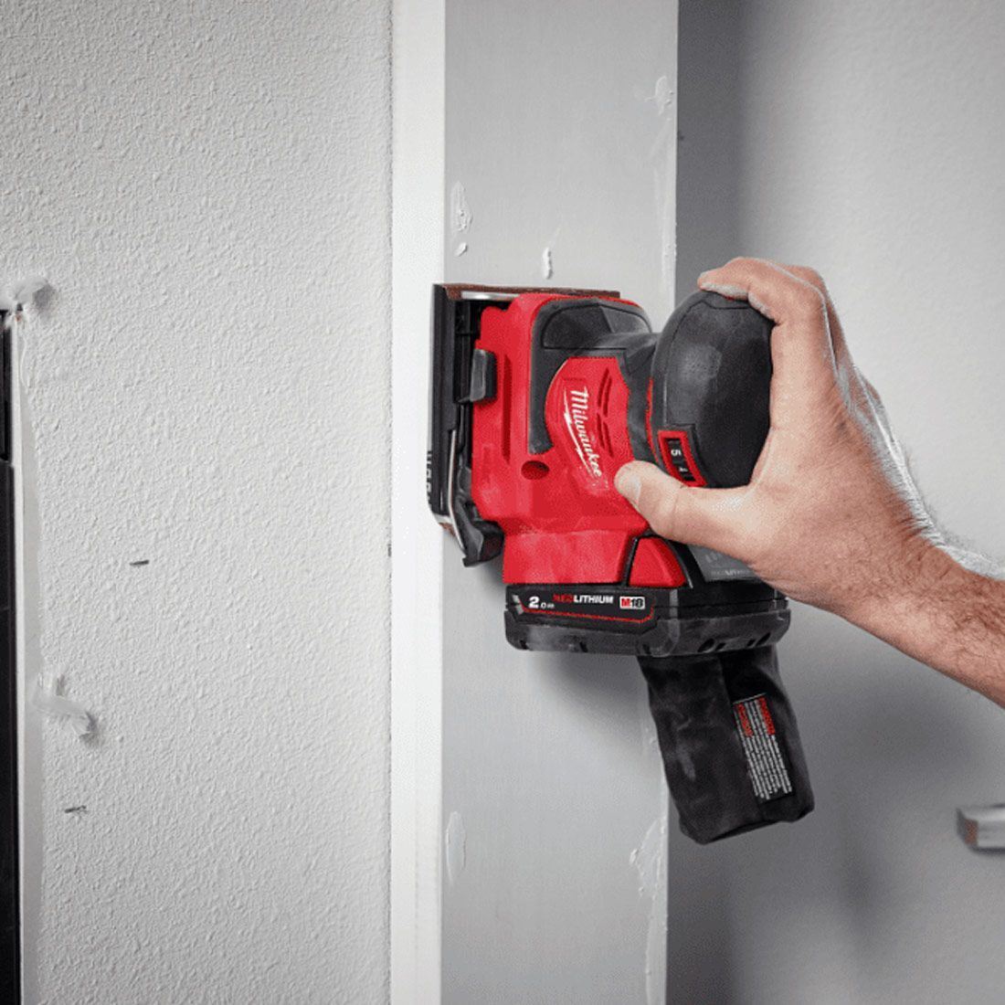Milwaukee M18BQSS-0 18V Sheet Sander with 1 x 3.0Ah Battery & Charger