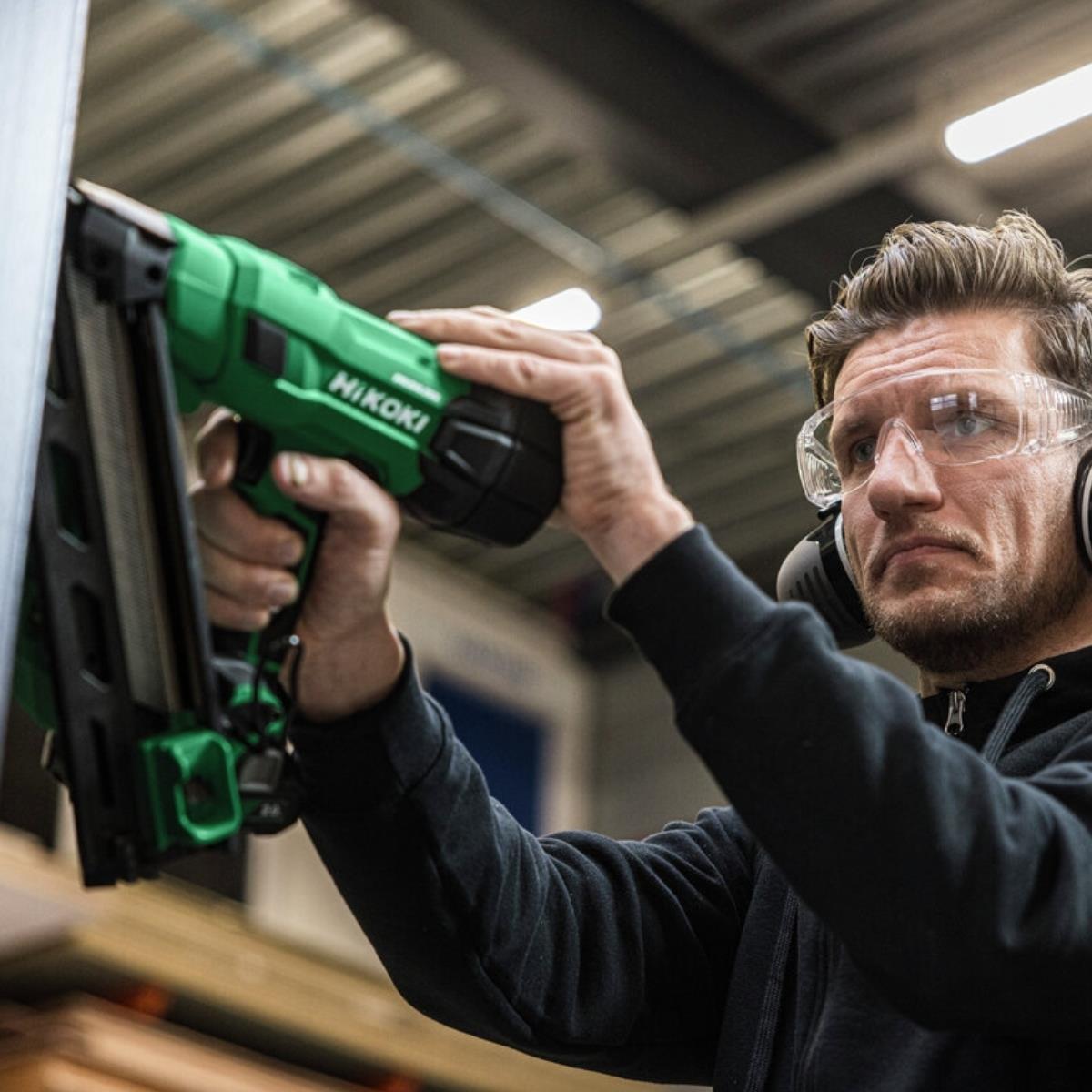 HiKOKI NT1865DAAW9Z 18V Brushless 15G Angled Finishing Nailer Body Only wtih Case